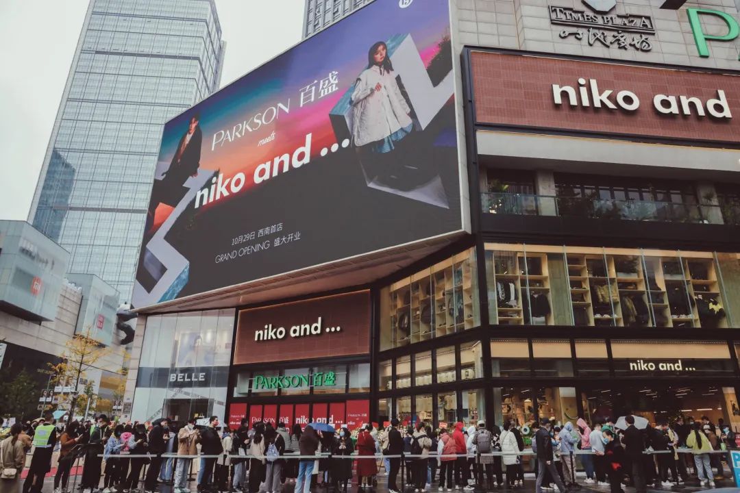 JackeyLove ：对面AD英雄池顺手的只有这几只 这版本不太厉害 没做特别针对