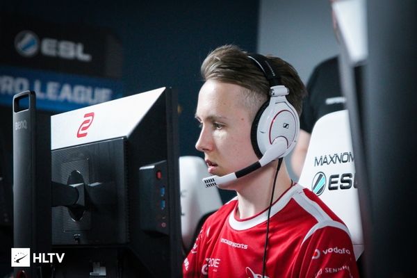 经理笔记：Rookie拥有组内赛8次MVP，排行第一